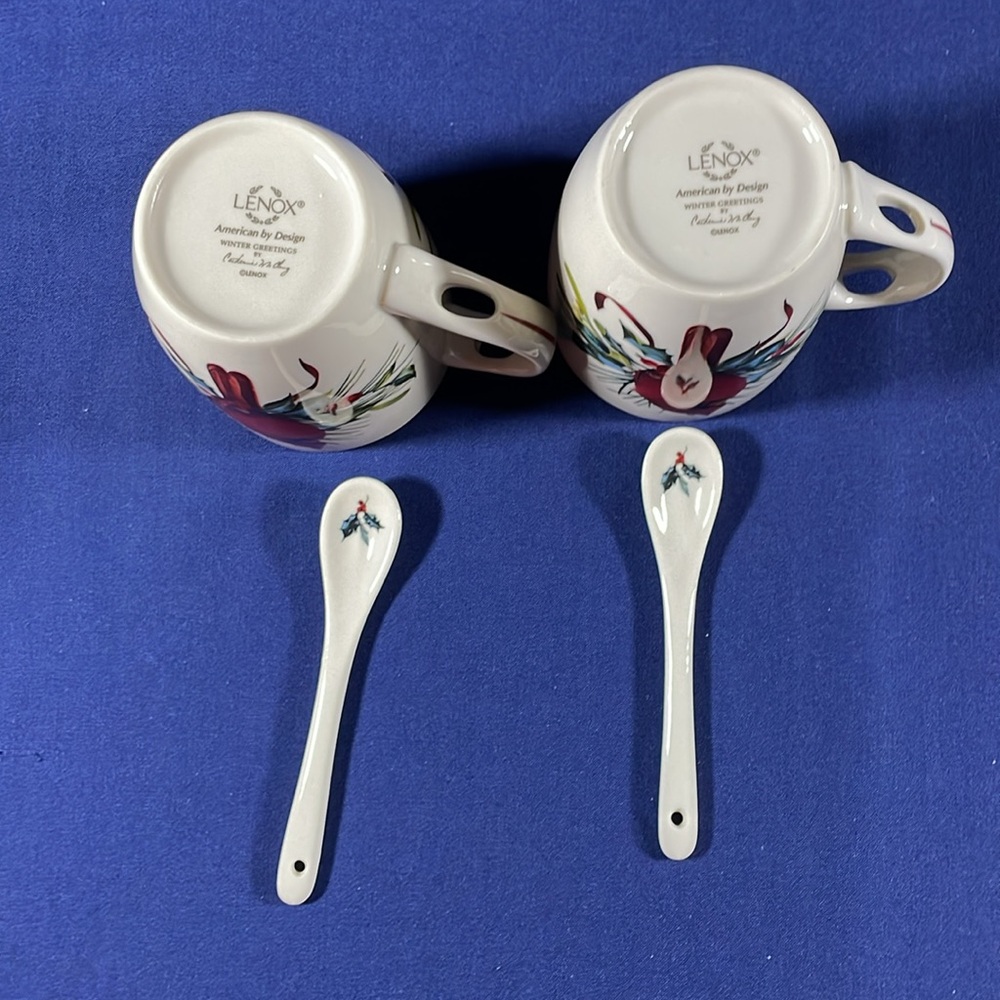 Two Lenox Winter Greetings Cardinal decorated mugs with spoons - Picture 8 of 10